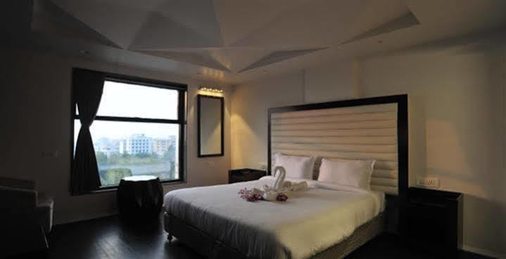 Grand Nakshatra Hotel Ānand Exterior foto